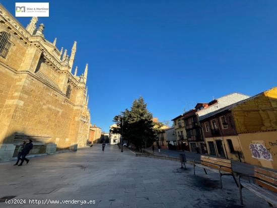 CASA  DETRAS DE LA CATEDRAL - LEON