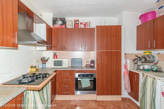  ¡Tu Hogar Ideal con Terraza en Moraleda de Zafayona Espera por Ti!  - GRANADA