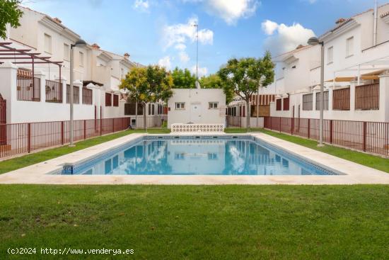  VENTA CHALET CON PISCINA -- LLANOS DE ARMILLA-GRANADA - GRANADA 