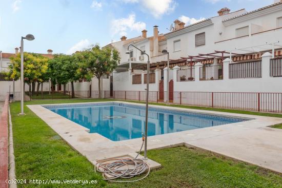 VENTA CHALET CON PISCINA -- LLANOS DE ARMILLA-GRANADA - GRANADA