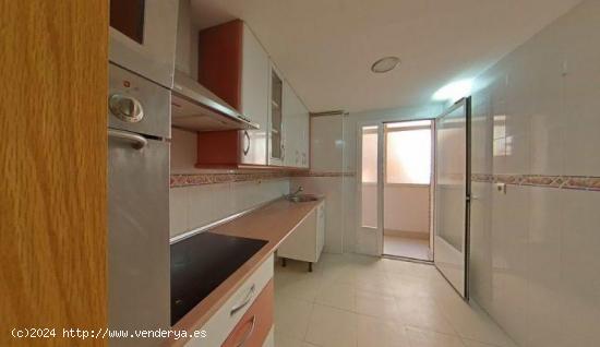 DISPONIBLE A LA VENTA AMPLIO PISO EN VENTA DE BAÑOS - PALENCIA