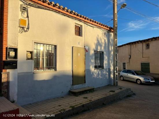 A LA VENTA CASA DE PUEBLO EN RUEDA - VALLADOLID