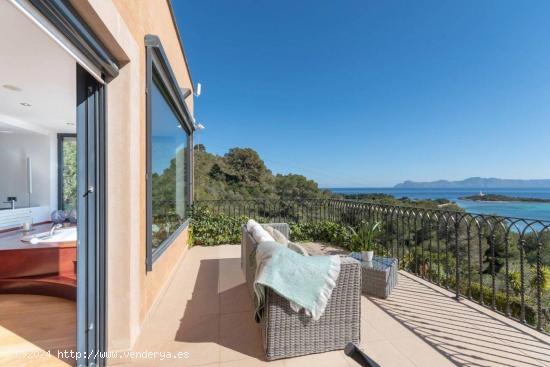 Espectacular villa con vistas al mar en Alcudia Alcanada - BALEARES