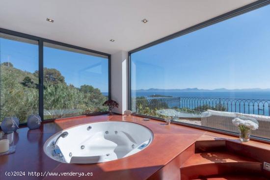 Espectacular villa con vistas al mar en Alcudia Alcanada - BALEARES