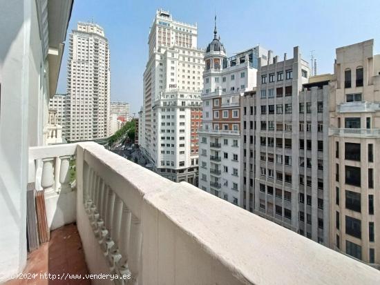 OFICINA CON VISTAS A LA GRAN VÍA - MADRID