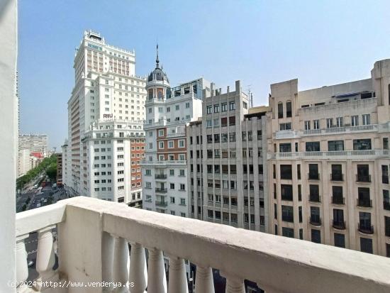 OFICINA CON VISTAS A LA GRAN VÍA - MADRID