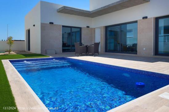 MARAVILLOSAS VILLAS DE OBRA NUEVA UBICADAS EN DAYA NUEVA COSTA BLANCA SUR - ALICANTE