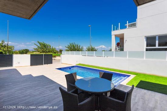 MARAVILLOSAS VILLAS DE OBRA NUEVA UBICADAS EN DAYA NUEVA COSTA BLANCA SUR - ALICANTE