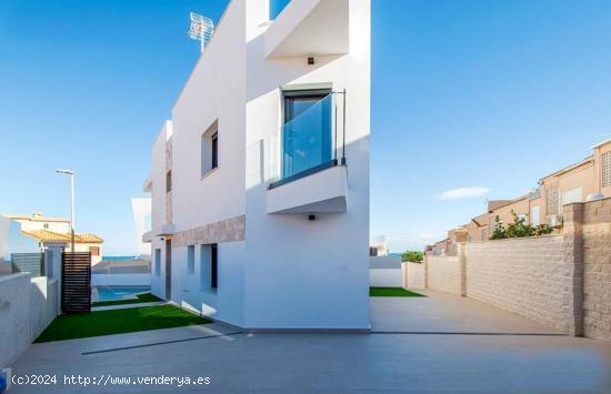  ¡LLAVE EN MANO! VILLAS DE OBRA NUEVA A 150M DE LA PLAYA EN LA MATA, ALICANTE, COSTA BLANCA SUR - AL 