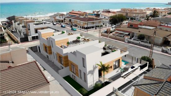 Fantástica villa de nueva construcción con piscina junto a la playa de La Mata en el sur de la Cos