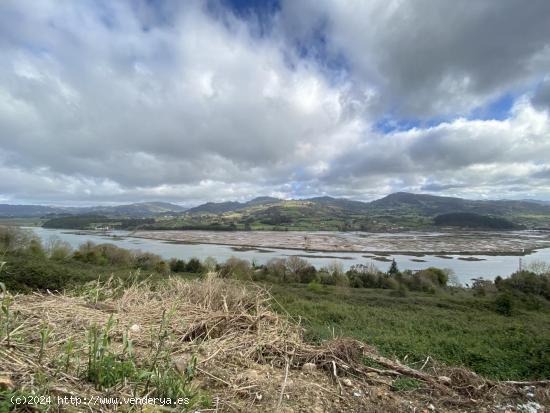 EXCLUSIVA PROPIEDAD CON VISTAS A LA RIA Y 70 HECTAREAS DE TERRENO - ASTURIAS