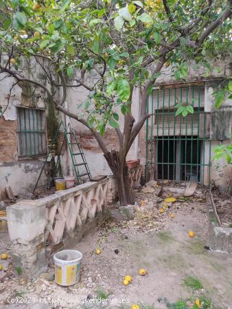  Casa independiente en el centro para derribar - CADIZ 