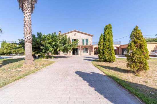 Fántástica Masia con piscina y jardín en una parcela de 3800m2 en Sant Pere Pescador. Alt empord