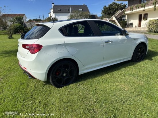 Alfa Romeo Giulietta Distinctive de 2012 con 157.000 Km por 10.200 EUR. en Cantabria