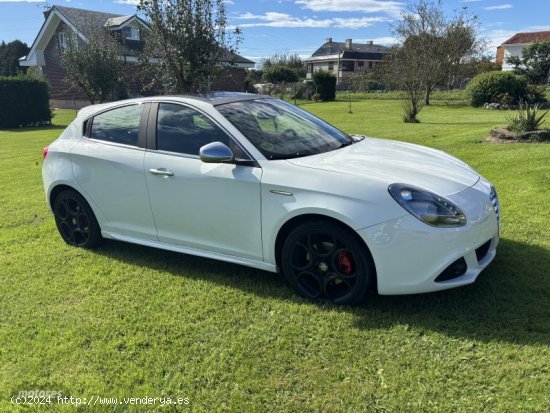 Alfa Romeo Giulietta Distinctive de 2012 con 157.000 Km por 10.200 EUR. en Cantabria