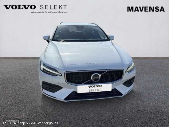 Volvo V 60 Core, B3 Mild hybrid, Gasolina de 2024 con 14 Km por 44.900 EUR. en Badajoz