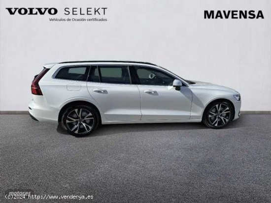 Volvo V 60 Core, B3 Mild hybrid, Gasolina de 2024 con 14 Km por 44.900 EUR. en Badajoz