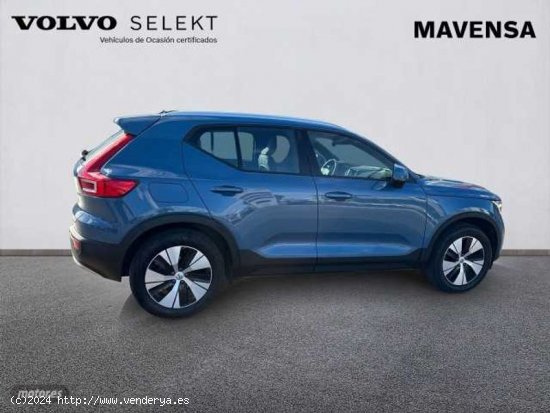 Volvo XC40 Core, T2 automatico, Gasolina de 2023 con 32.883 Km por 33.500 EUR. en Badajoz