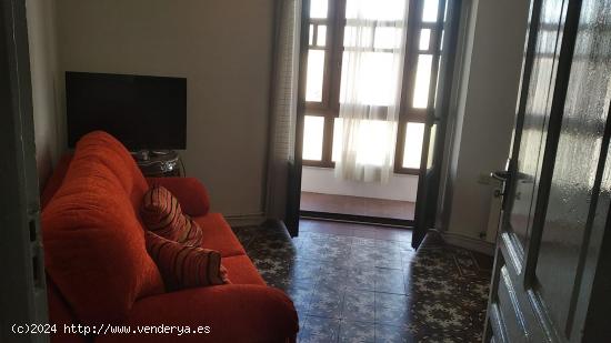 VENTA PISO ZONA CENTRO, 4 DORMITORIOS, 1 BAÑO Y TRASTERO. 2º SIN ASCENSOR. - ZAMORA