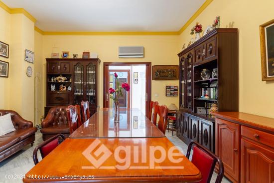 ¡Casa en venta en Marchena centro! Dos viviendas y cochera en Olmedo. - SEVILLA