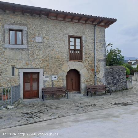 CASA DE PIEDRA CON TERRENO URBANO EN RIVA DE RUESGA - CANTABRIA