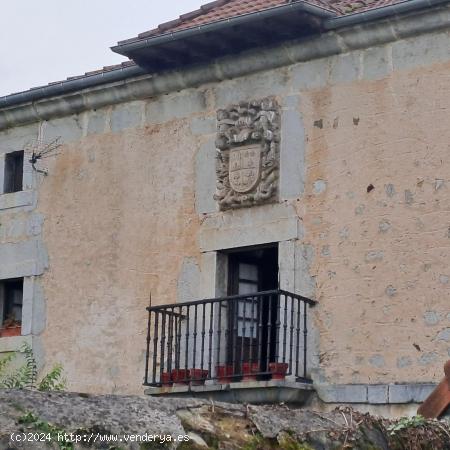 CASA DE PIEDRA CON TERRENO URBANO EN RIVA DE RUESGA - CANTABRIA