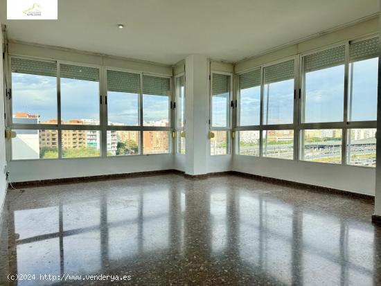  Vivienda de 3 habitaciones y 2 baño con vistas al Parque Central. Visítala en 360º - VALENCIA 