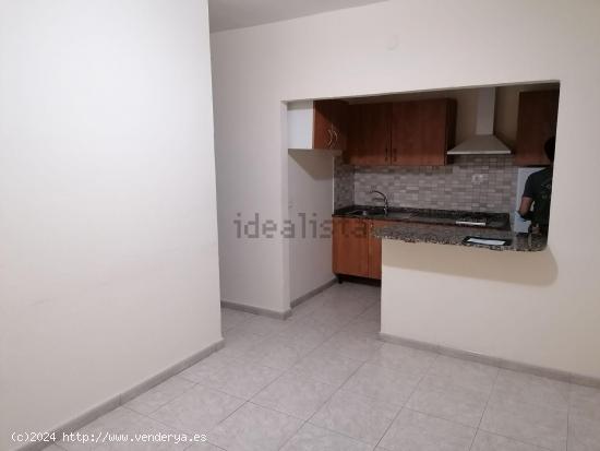 Edificio de uso mixto en venta en calle Pablo Penaguilas - LAS PALMAS