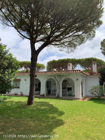  CHALET CON TERRENO Y PISCINA - CADIZ 