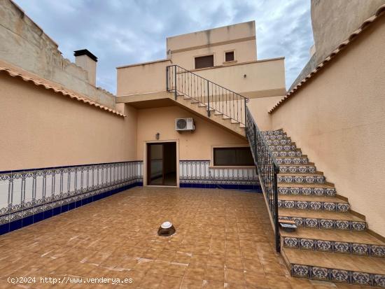 Espectacular casa a estrenar, garaje y 2 plantas de vivienda - ALICANTE