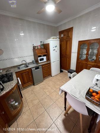 SE VENDE CASA EN ZONA DEL BARRIO BAJO - CADIZ