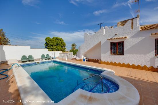 CHALET INDEPENDIENTE EN LOS BALCONES, TORREVIEJA - ALICANTE