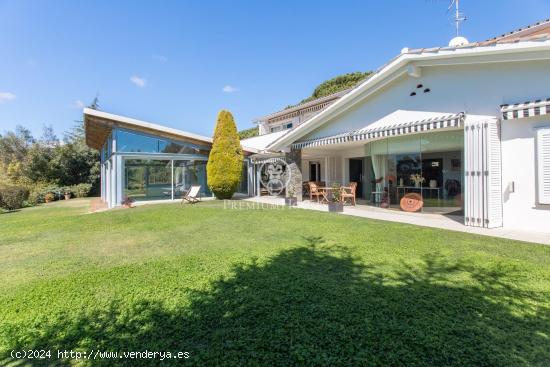 Espectacular casa en venta en Rocaferrera. - BARCELONA