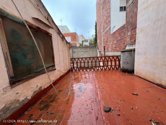 CASA EN EL CENTRO DE BENAGUACIL - VALENCIA