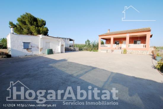 ESPECTACULAR CHALET CON GARAJE, TERRAZA Y GRAN PARCELA - VALENCIA