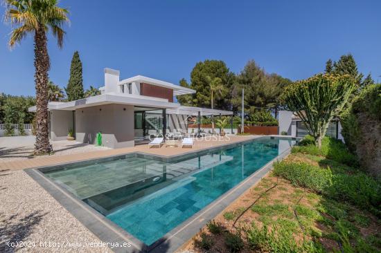 VILLA AQUA - En venta VILLA DE LUJO CERCA DE LA ORILLA DEL MAR MEDITERRANEO EN DENIA COSTA BLANCA - 