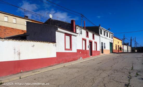 CASA EN SAN MIGUEL DEL ARROYO - VALLADOLID