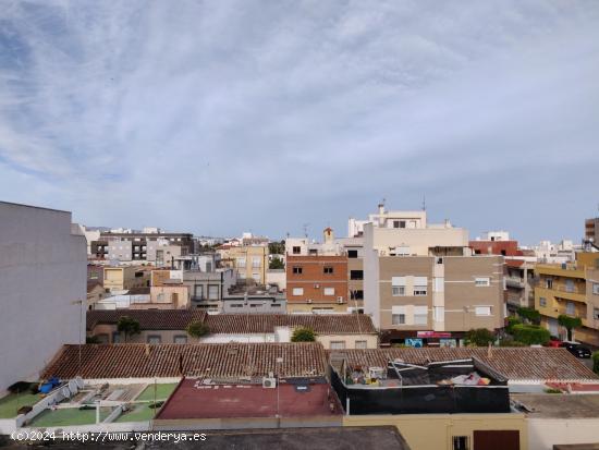 Piso de 3 dormitorios en venta en Santa Maria del Aguila - ALMERIA