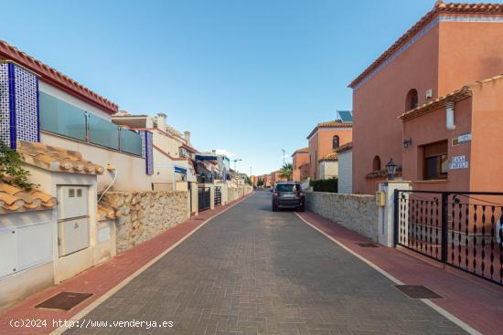 Adosado con bonitas vistas en San Miguel de Salinas - ALICANTE