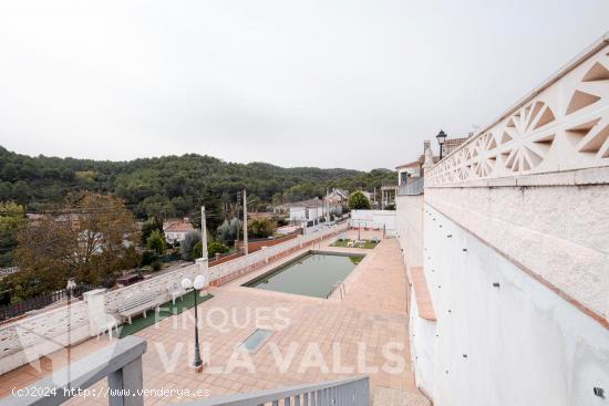 Casa Familiar con Amplio Jardín, Segunda vivienda y Piscina🌿🏡 - BARCELONA