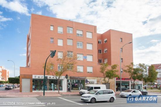 Piso en Alquiler con Plaza de Garaje junto a Torrecárdenas - ALMERIA