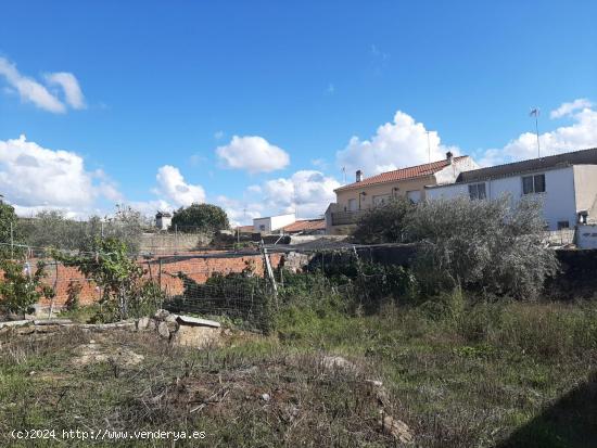 Casa en Arroyo De La Luz con Parcela de 500m - CACERES