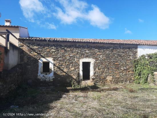 Casa para reformar en una parcela de 500 metro en Herreruela. - CACERES