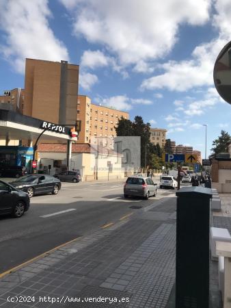 GARAJE Y TRASTERO AVENIDA CARLOS HAYA - MALAGA