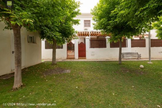  UNIFAMILIAR  RESIDENCIAL CON PISCINA LLANOS DE ARMILLA - GRANADA 