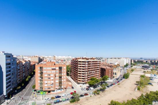 Junto a la parcela más apetitosa para el mercado inmobiliario - ZARAGOZA