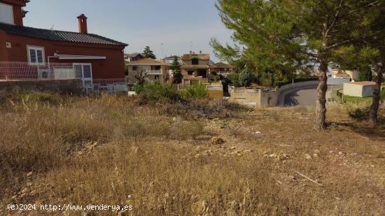 GRAN TERRENO URBANO EN LA URBANIZACIÓN PLA DE LES CLOTXES, BENIFAIÓ - VALENCIA