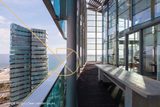 Ático dúplex diseño con tza. Piscina privada y  vistas a mar y a BCN. - BARCELONA