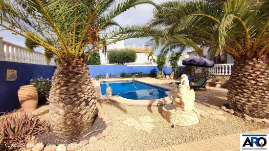 ESPECTACULAR CHALET CON PISCINA EN CAMPOSOL - MURCIA