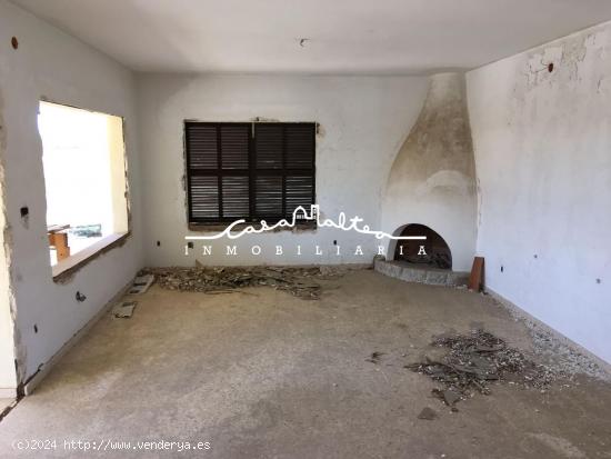 Se vende gran parcela con chalet para reformar - ALICANTE